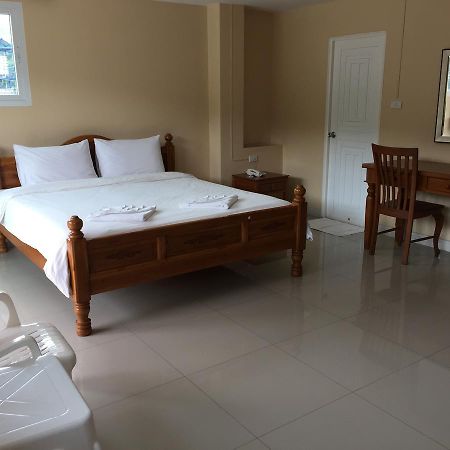 Naithon Beach Residence Buitenkant foto